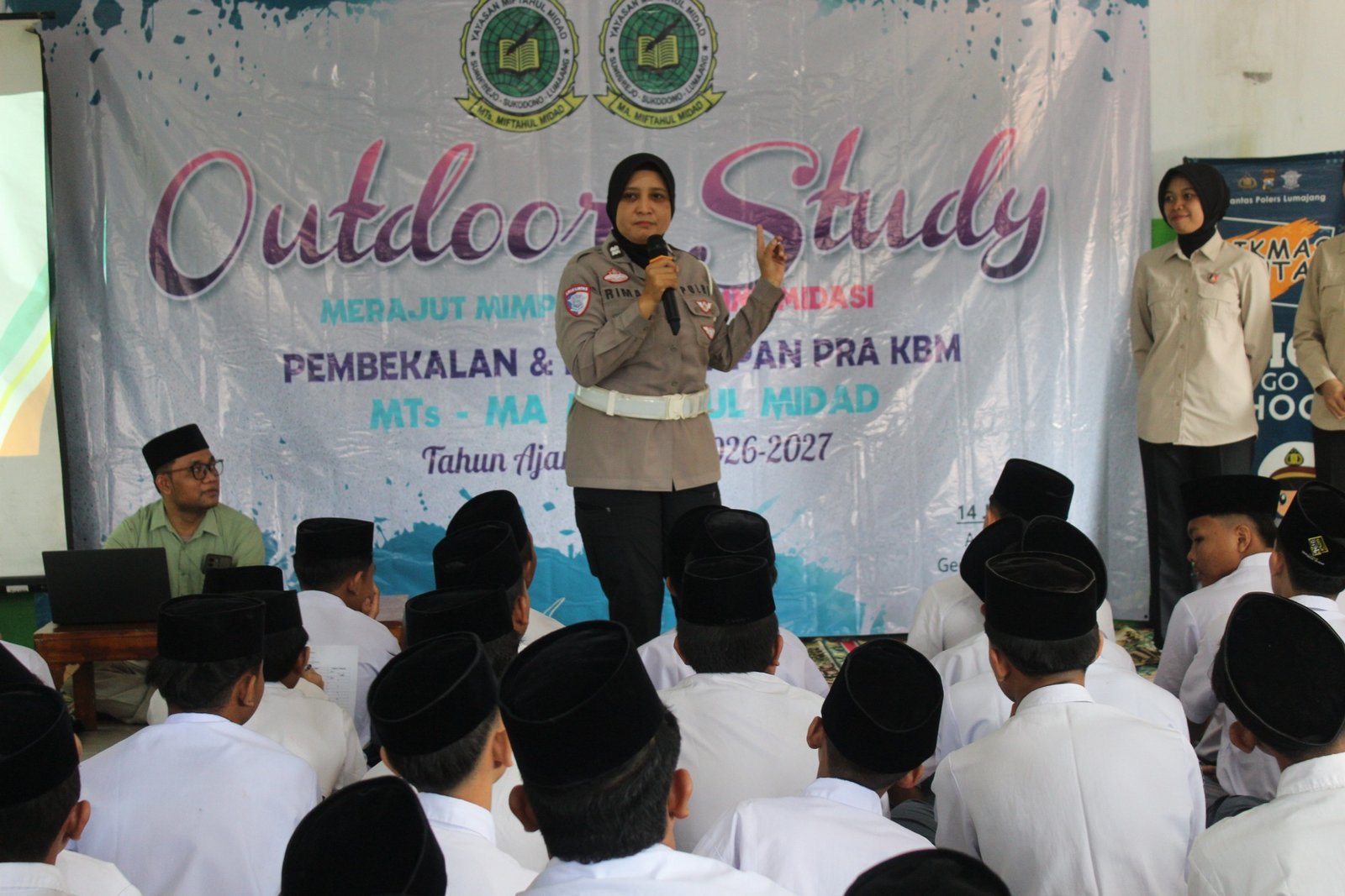 Kegiatan Outdoor Study
