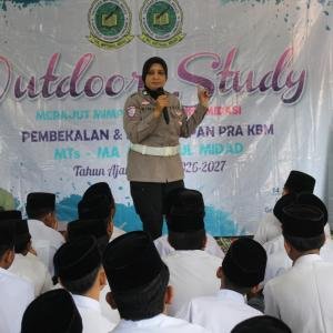 Kegiatan Outdoor Study