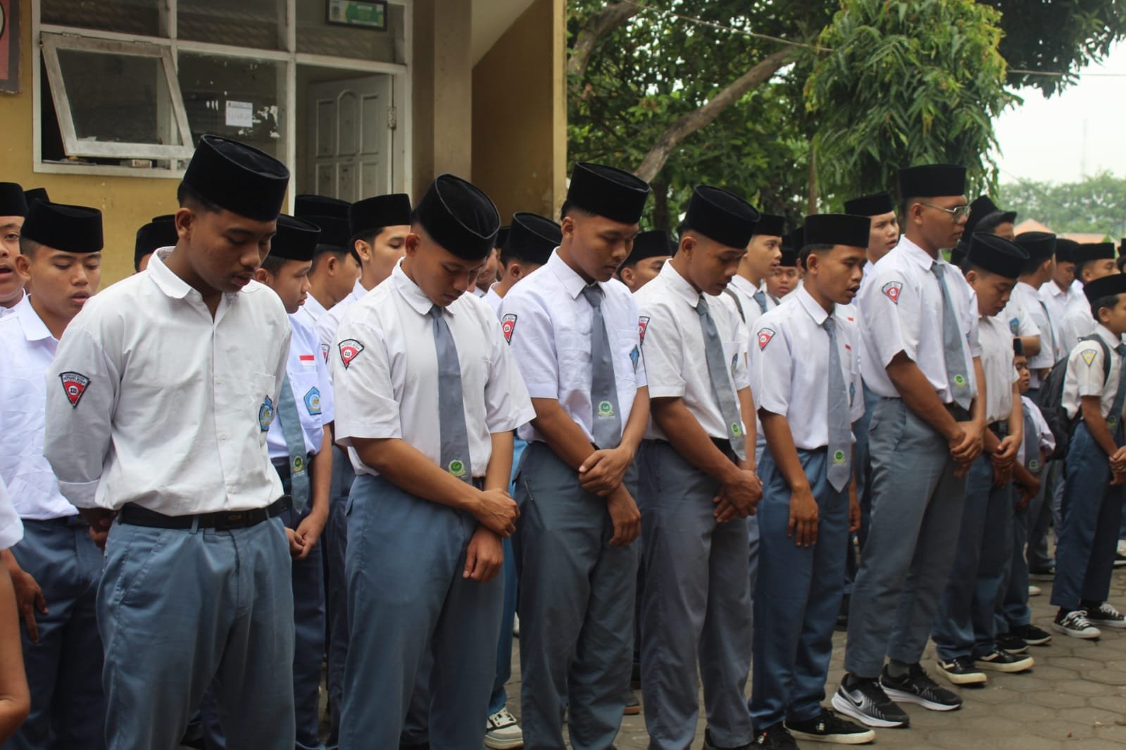 Unggul dalam Prestasi, Mulia dalam Akhlak.